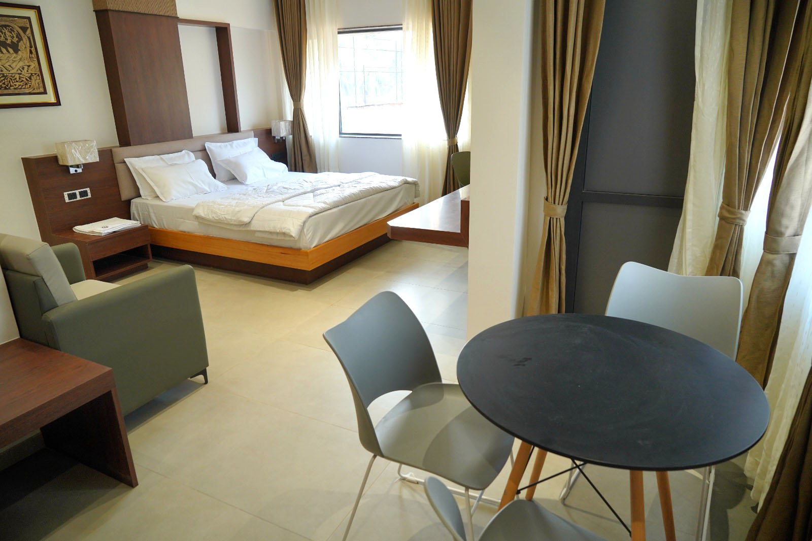 A/C Suite Room